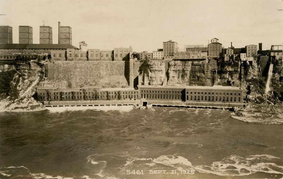 Power stations in the Niagara Gorge, 1925